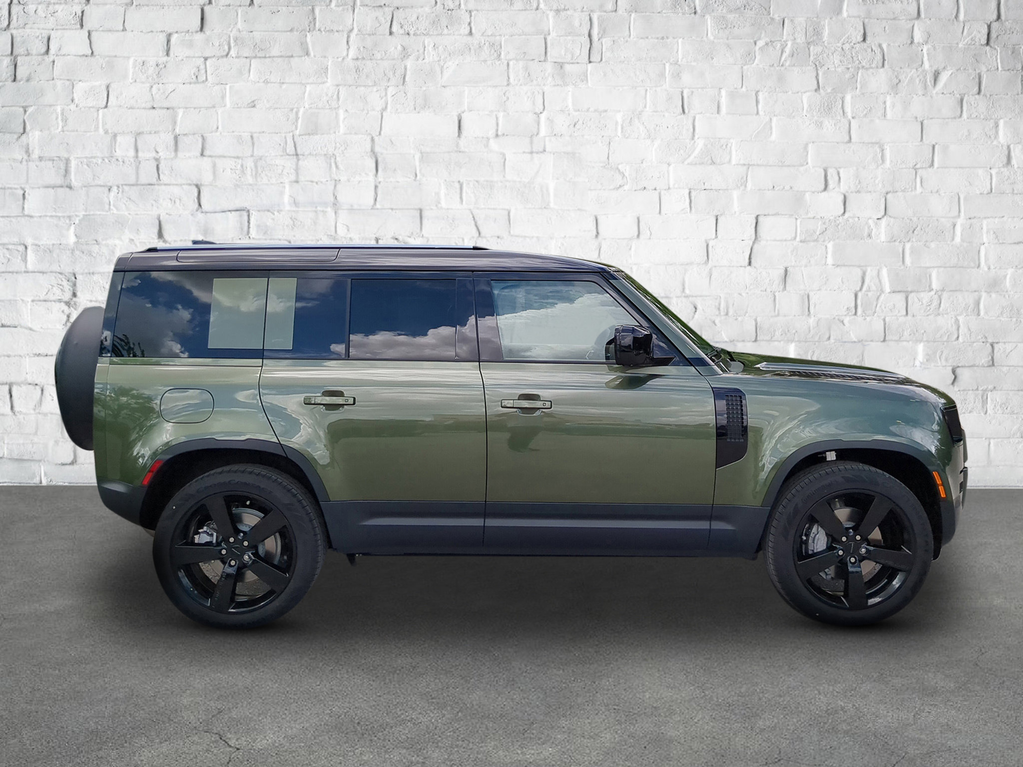 New 2026 Land Rover Defender 110 S image 7