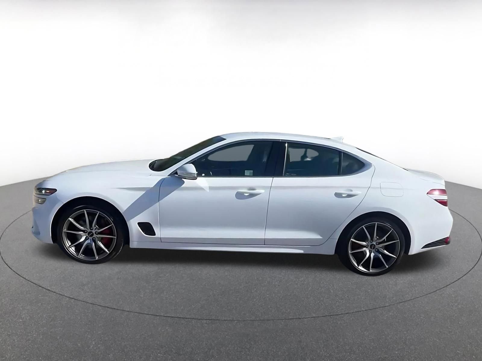 Used 2025 Genesis G70 2.5T image 9