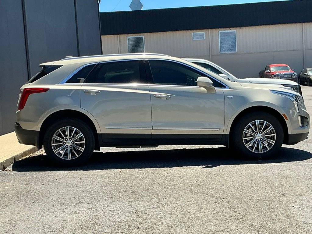 Used 2017 Cadillac XT5 Luxury w/ Driver Awareness Package FWD image 4