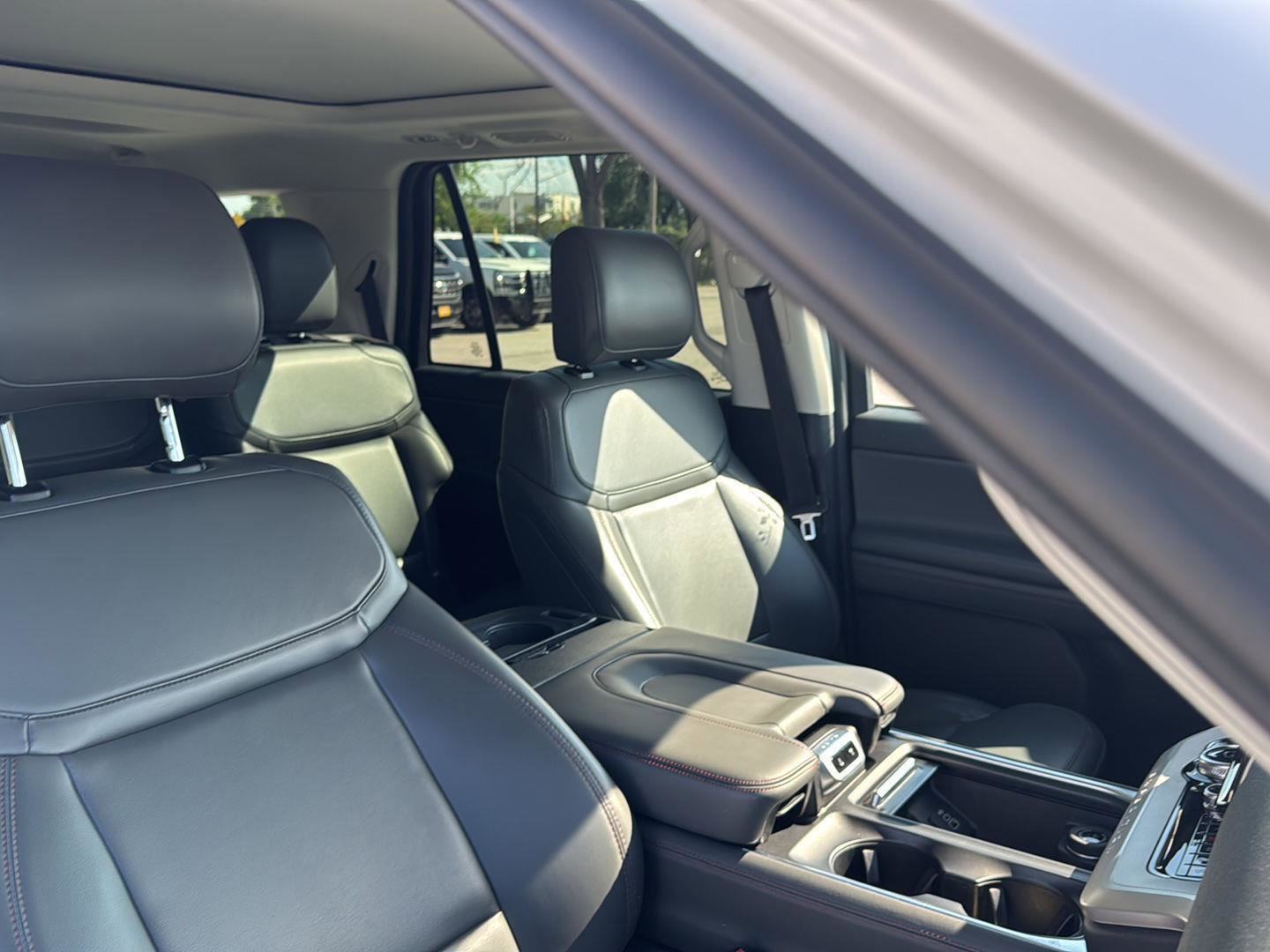 Used 2025 Ford Expedition Active image 31