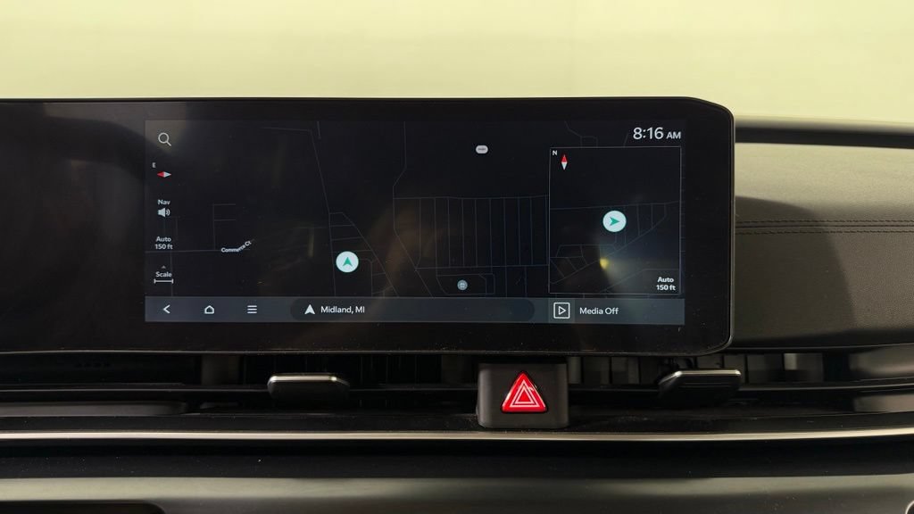 Used 2025 Kia Carnival FWD image 20