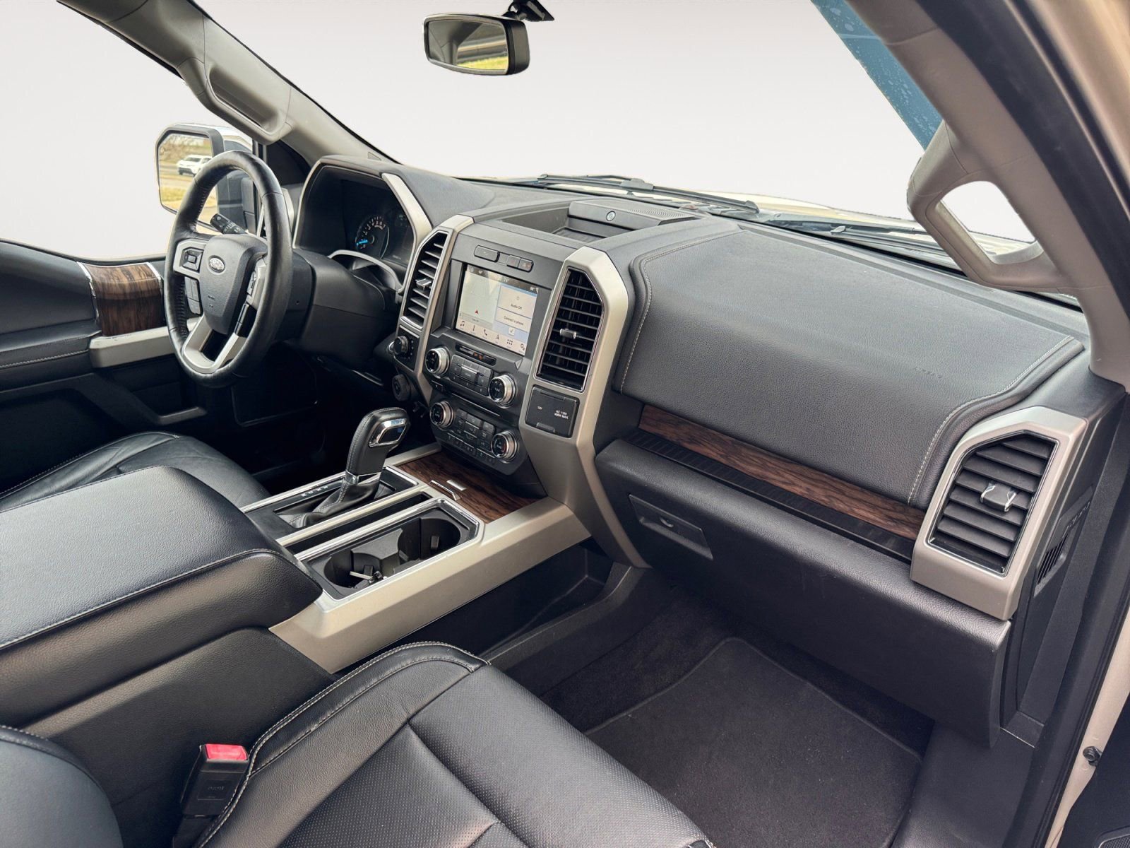 Used 2018 Ford F150 Lariat w/ Equipment Group 502A Luxury image 15