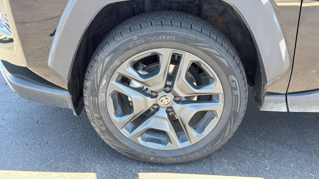 Used 2024 Toyota RAV4 Adventure image 9