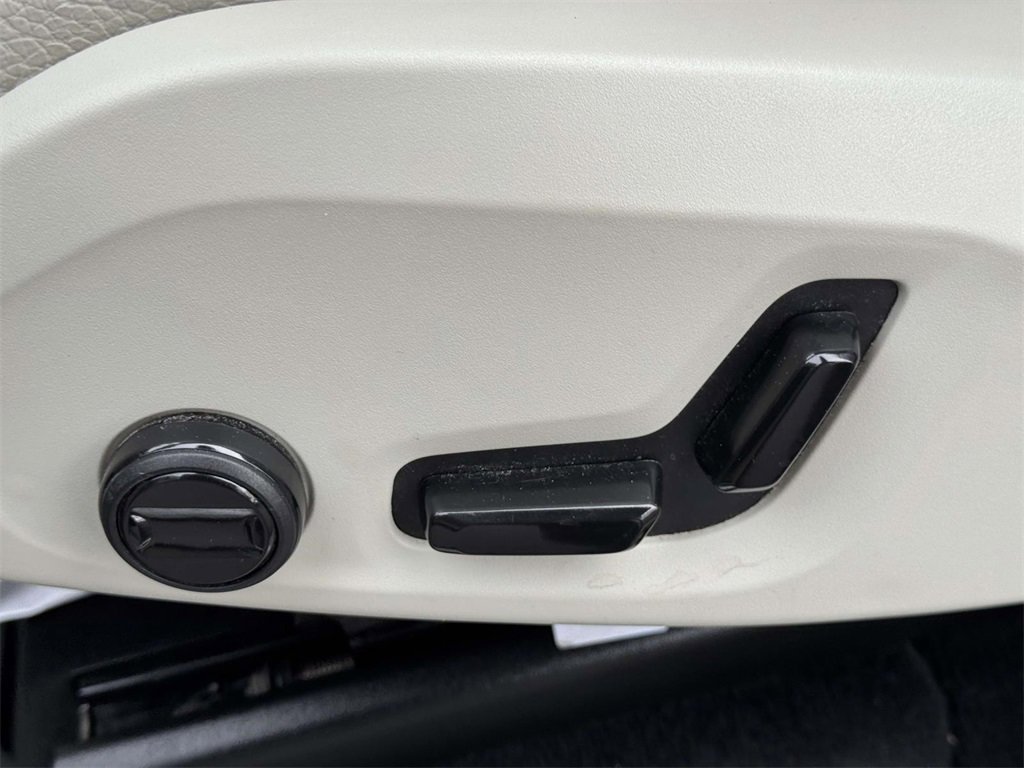 Certified 2024 Volvo XC90 B5 Core w/ Protection Package Premier image 18