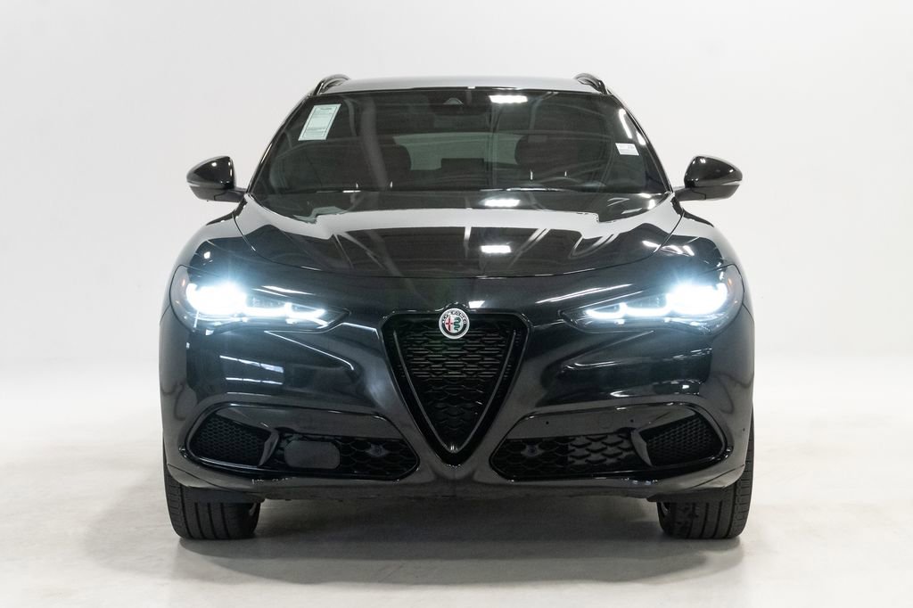 Used 2024 Alfa Romeo Stelvio Veloce image 3