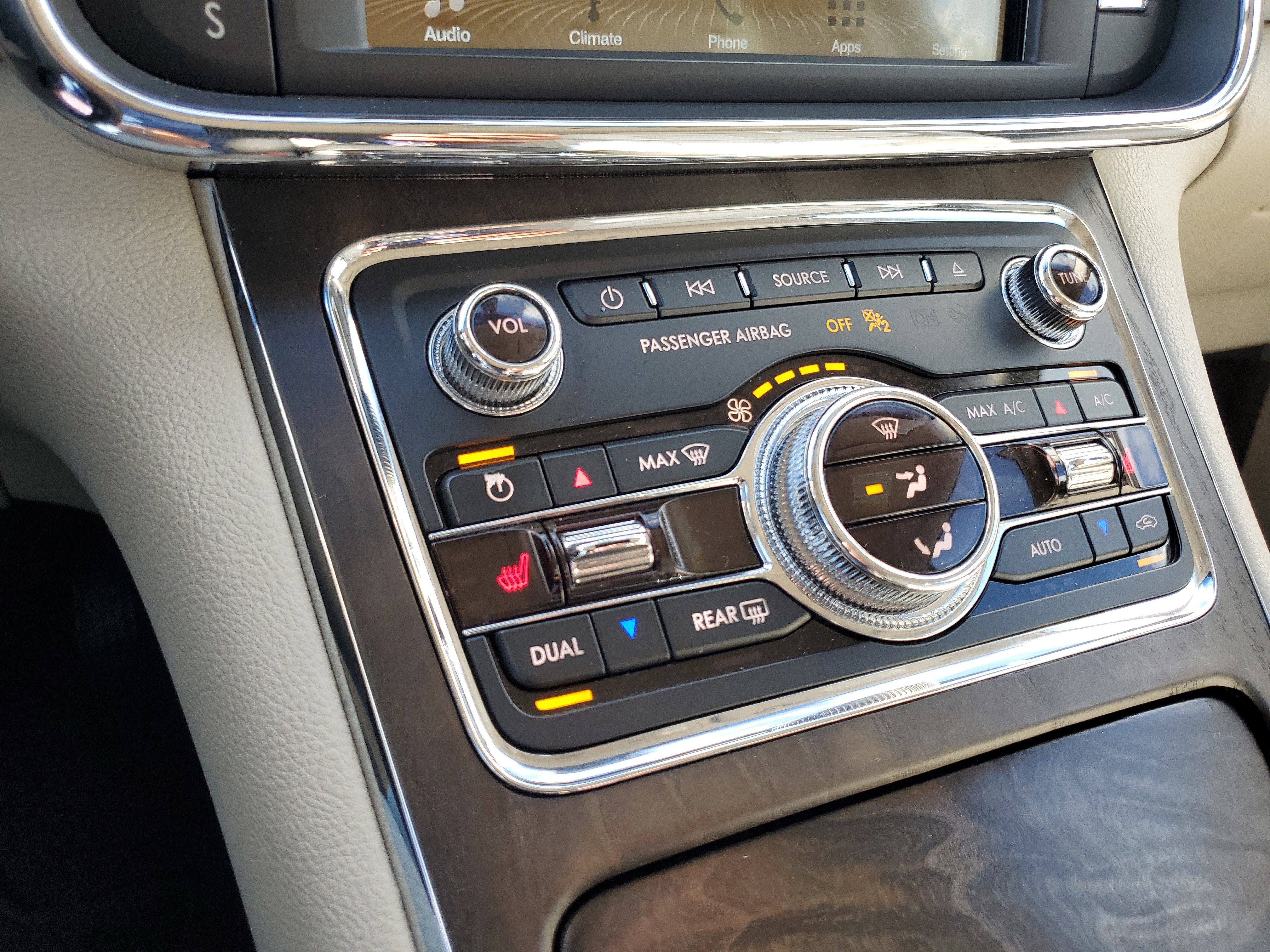 Used 2018 Lincoln Continental Premiere image 20