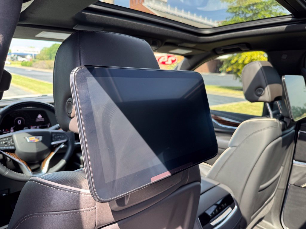 Certified 2024 Cadillac Escalade Premium Luxury w/ Performance Package AWD/4WD image 17