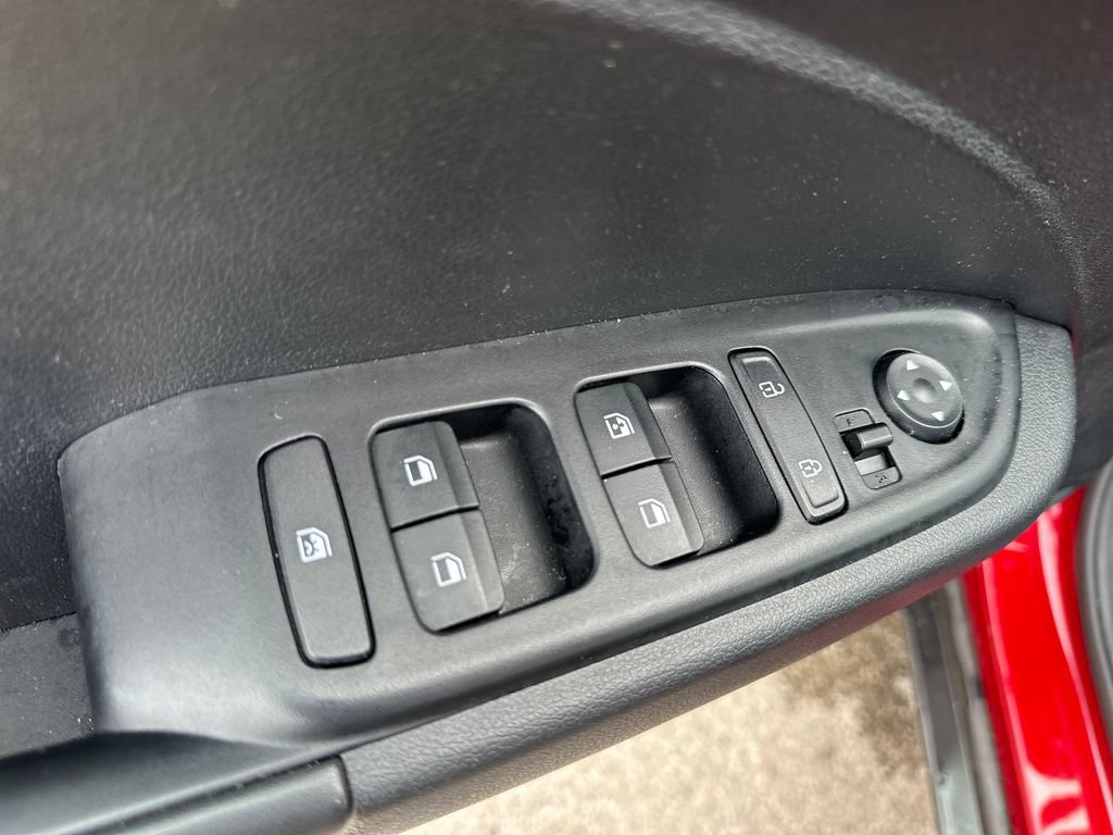 Used 2025 Hyundai Venue Limited FWD image 44