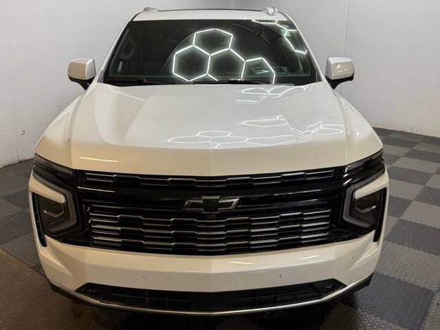 Used 2025 Chevrolet Suburban High Country w/ Sun And Tow Package image 4
