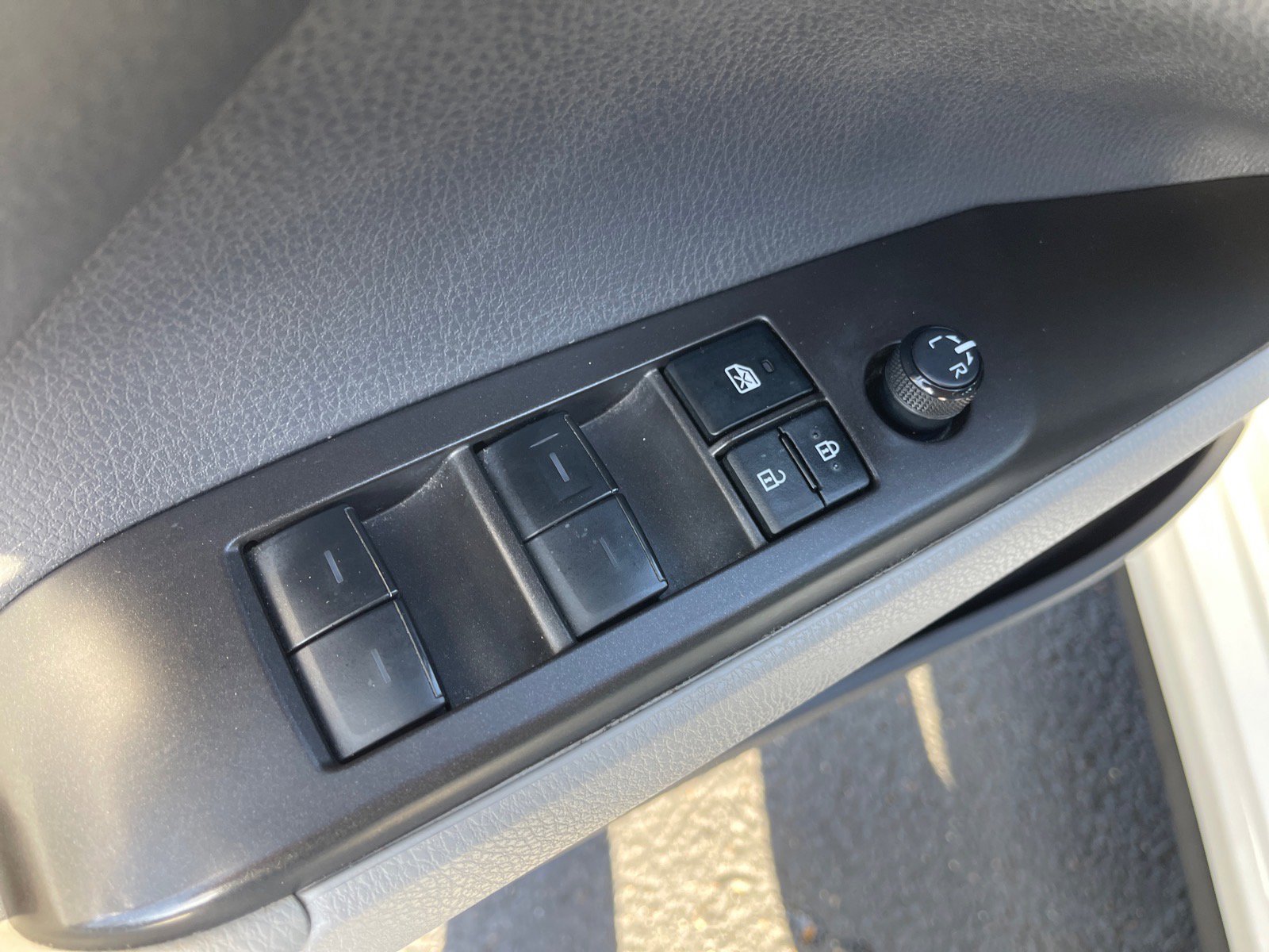 Used 2023 Toyota Camry SE image 8