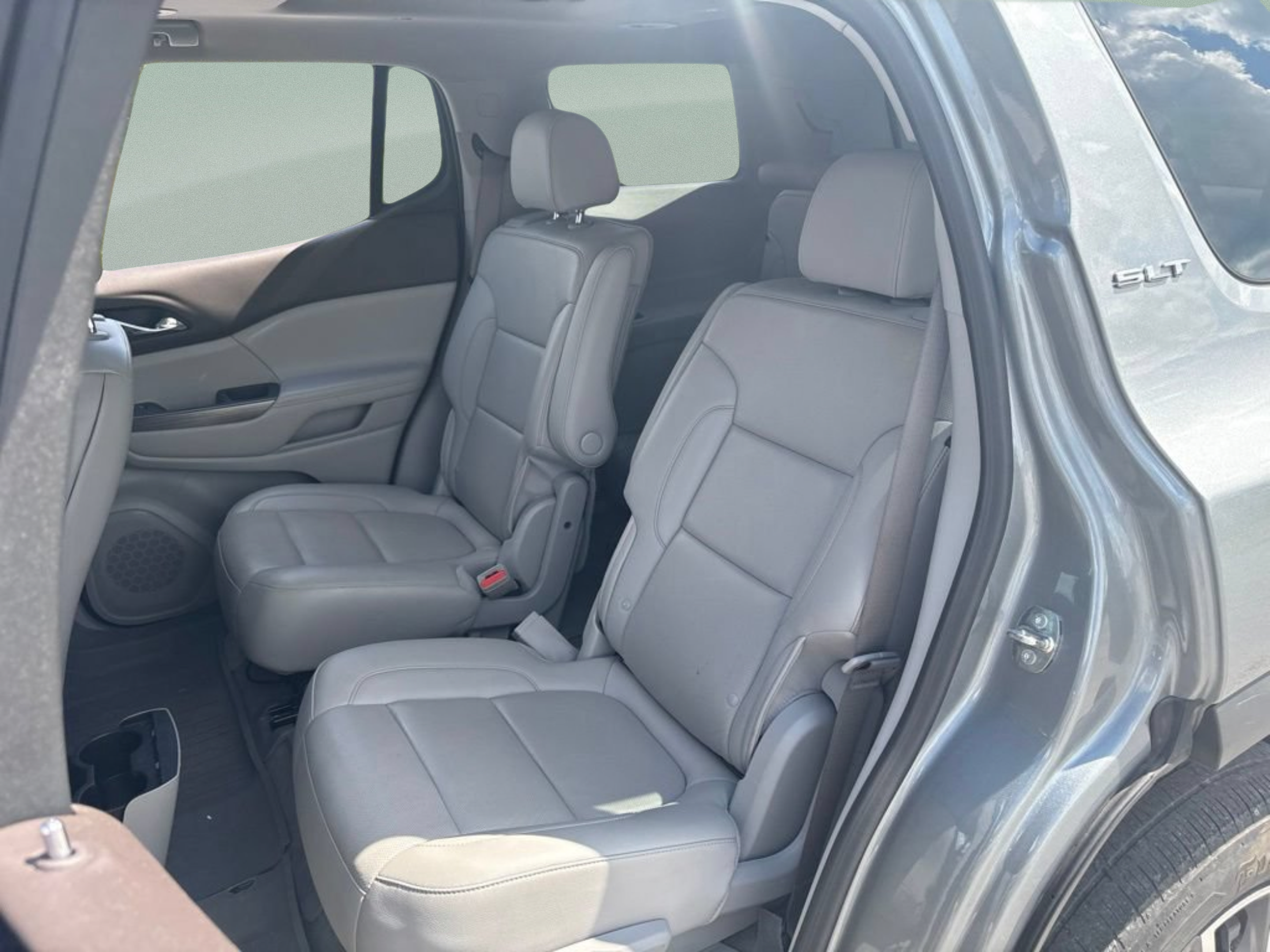Used 2023 GMC Acadia SLT w/ Preferred Package FWD image 24