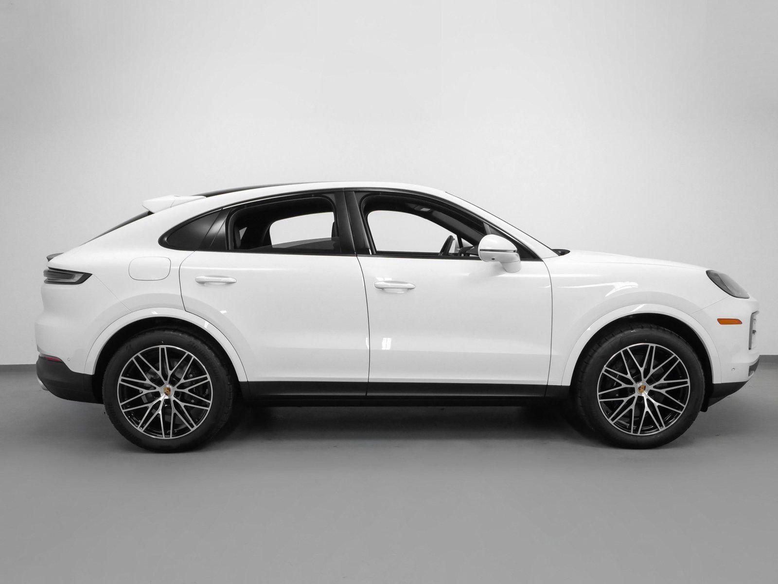 Certified 2024 Porsche Cayenne Coupe image 13