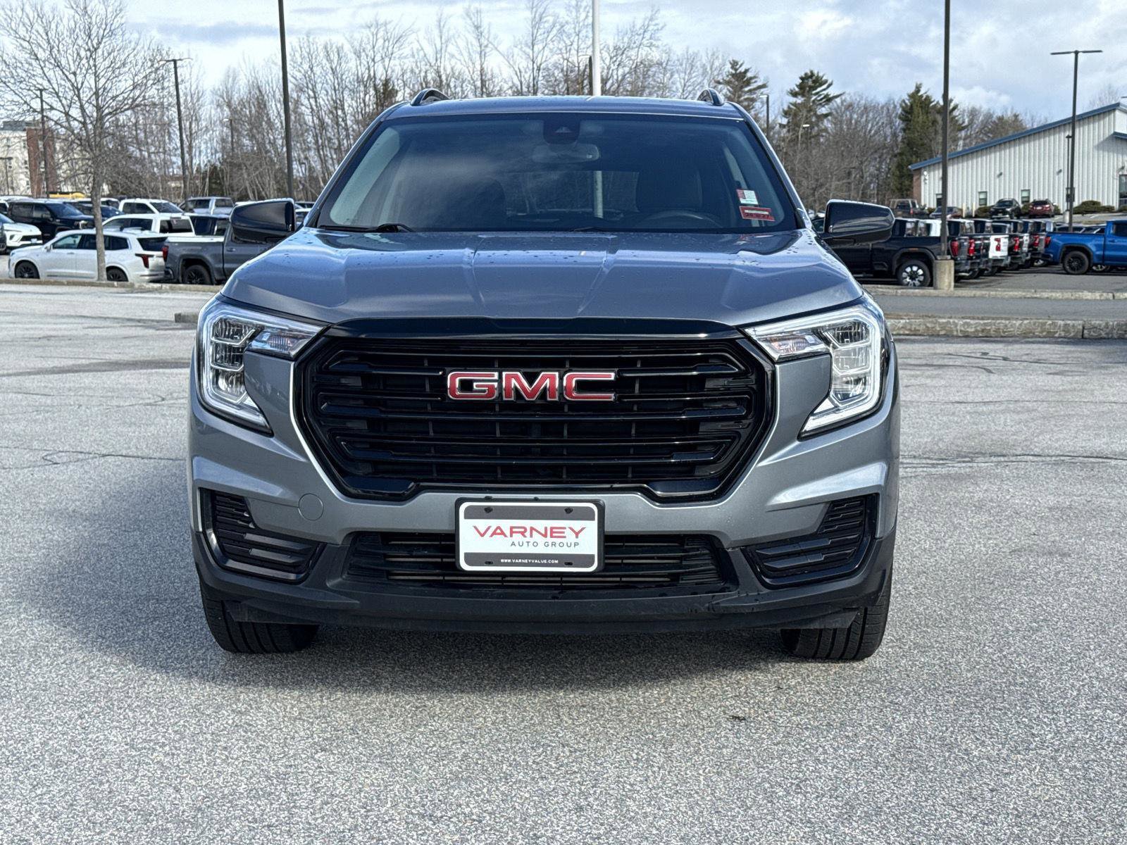 Used 2023 GMC Terrain SLE w/ Driver Convenience Package image 2