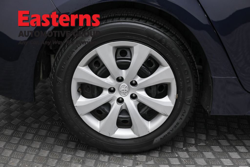 Used 2021 Toyota Corolla LE image 29