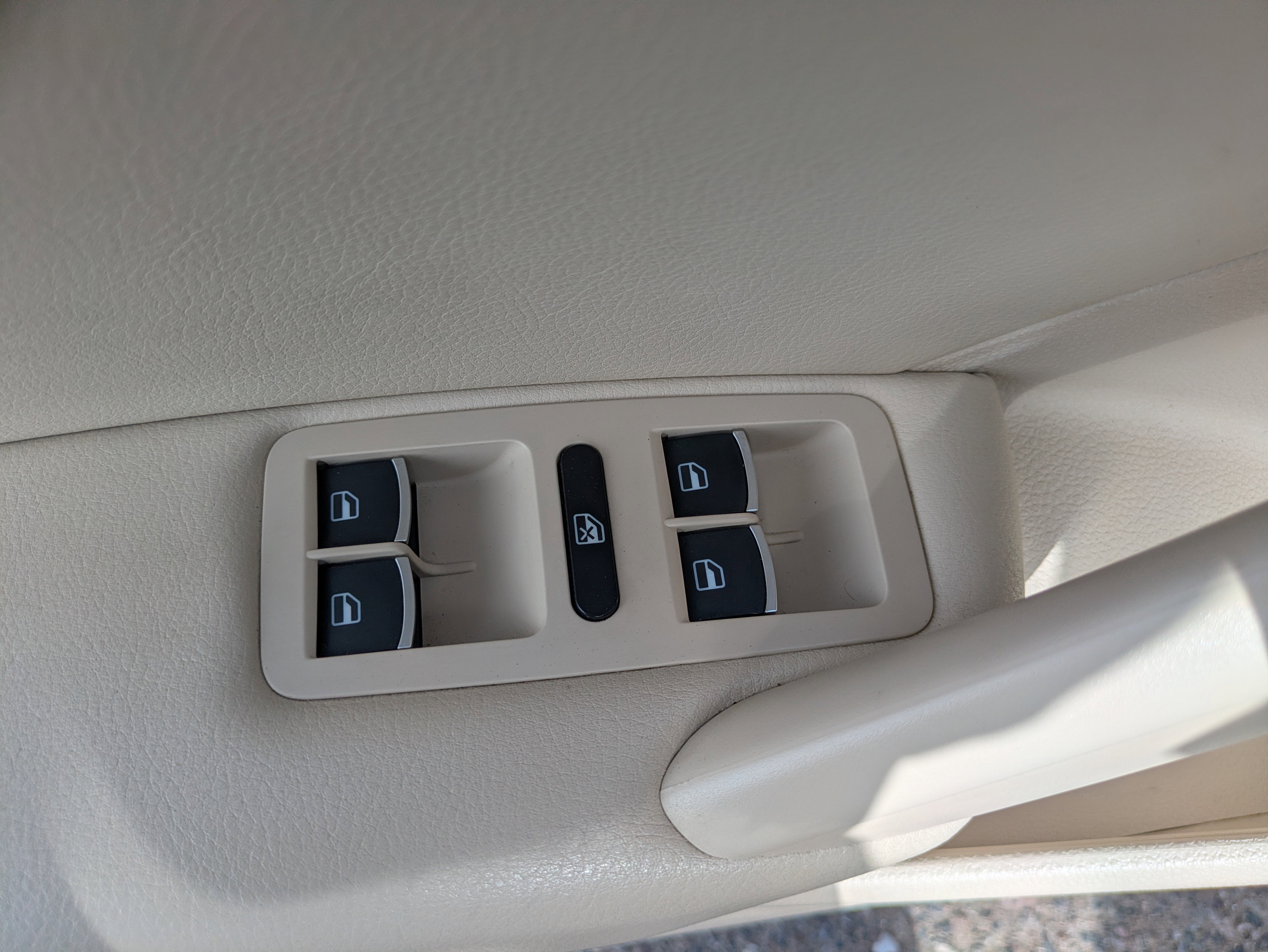 Used 2014 Volkswagen Passat TDI SE image 18