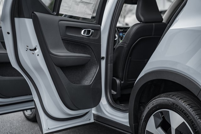 New 2026 Volvo XC40 B5 Plus w/ Protection Package Premier image 38