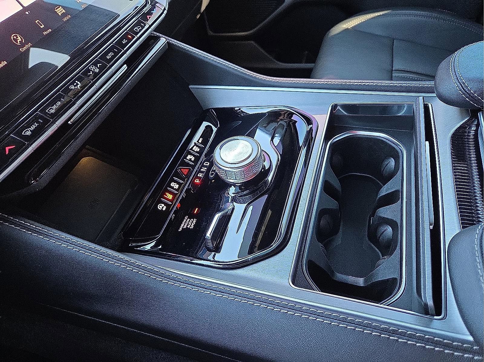 Used 2025 Jeep Wagoneer 4WD image 25