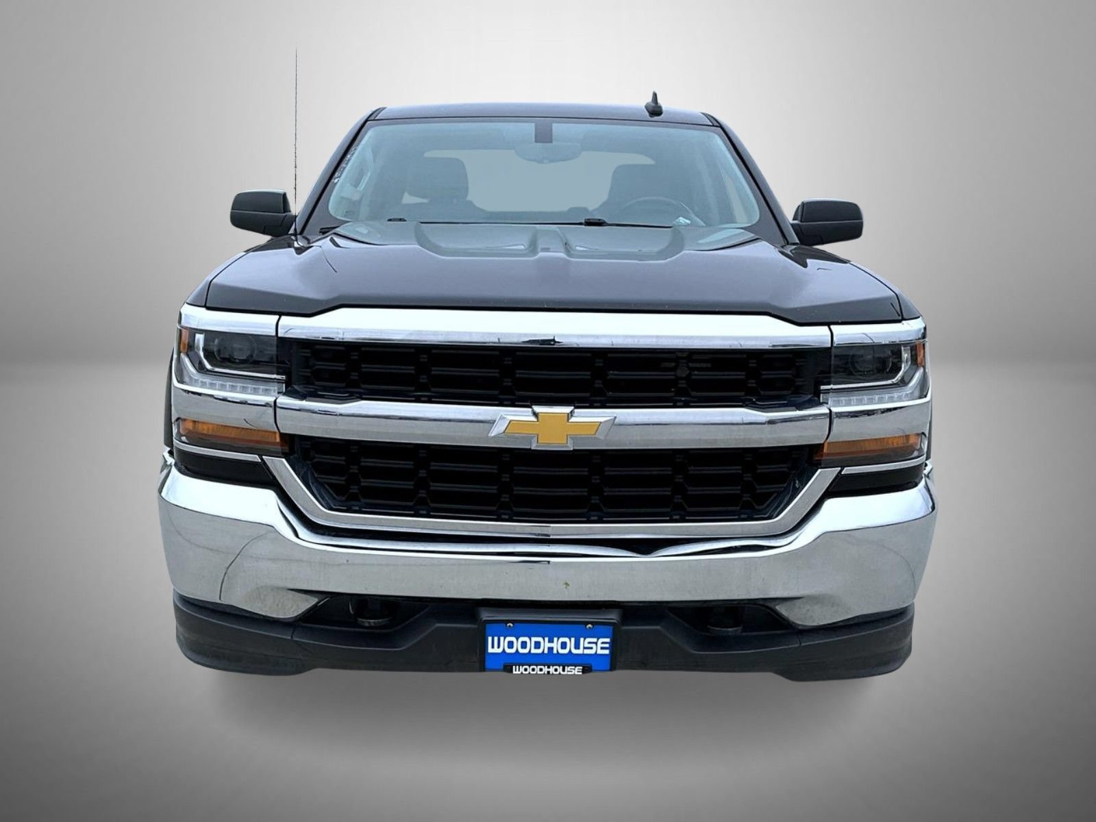 Used 2018 Chevrolet Silverado 1500 LT w/ Trailering Package AWD/4WD image 2