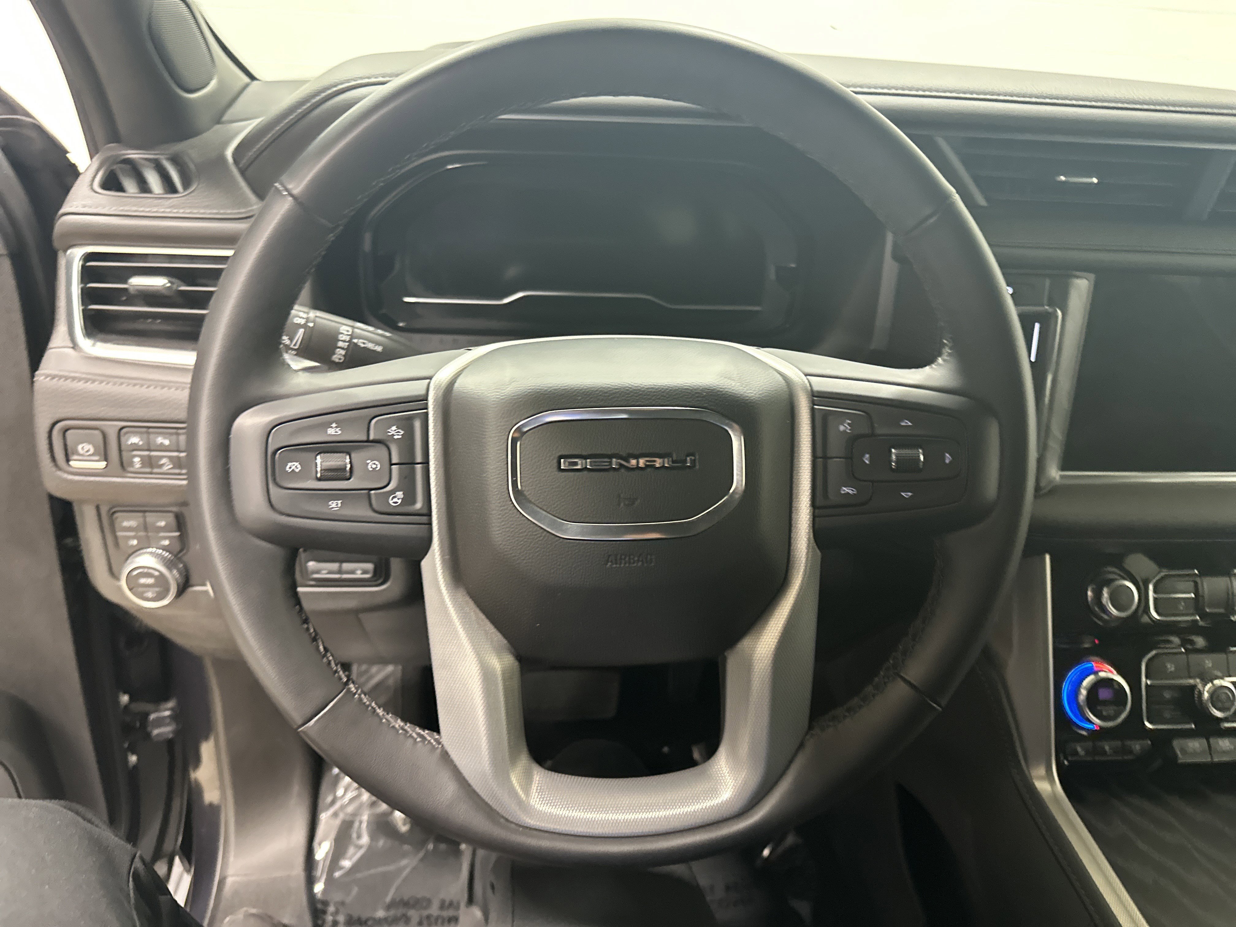 Used 2023 GMC Yukon Denali w/ Max Trailering Package AWD/4WD image 18