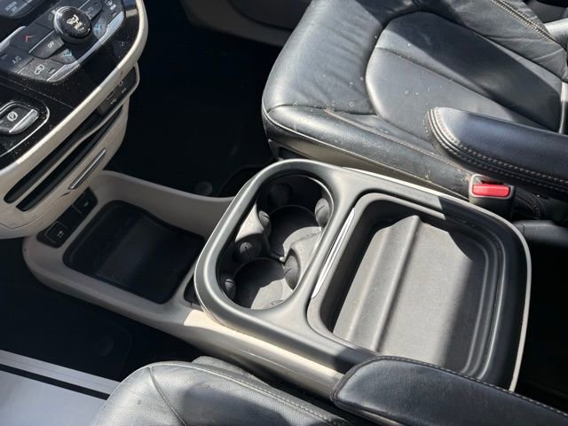 Used 2017 Chrysler Pacifica Touring-L FWD image 25