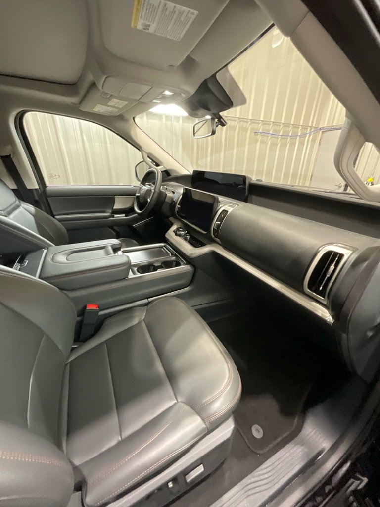 Used 2025 Ford Expedition Active image 16