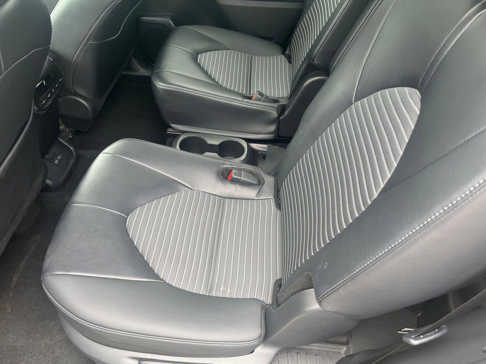 Used 2025 Toyota Highlander XSE AWD/4WD image 39