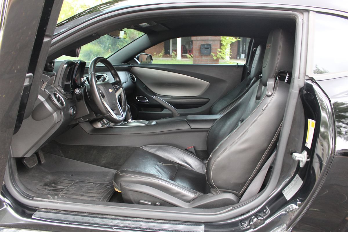 Used 2013 Chevrolet Camaro SS w/ RS Package RWD image 9