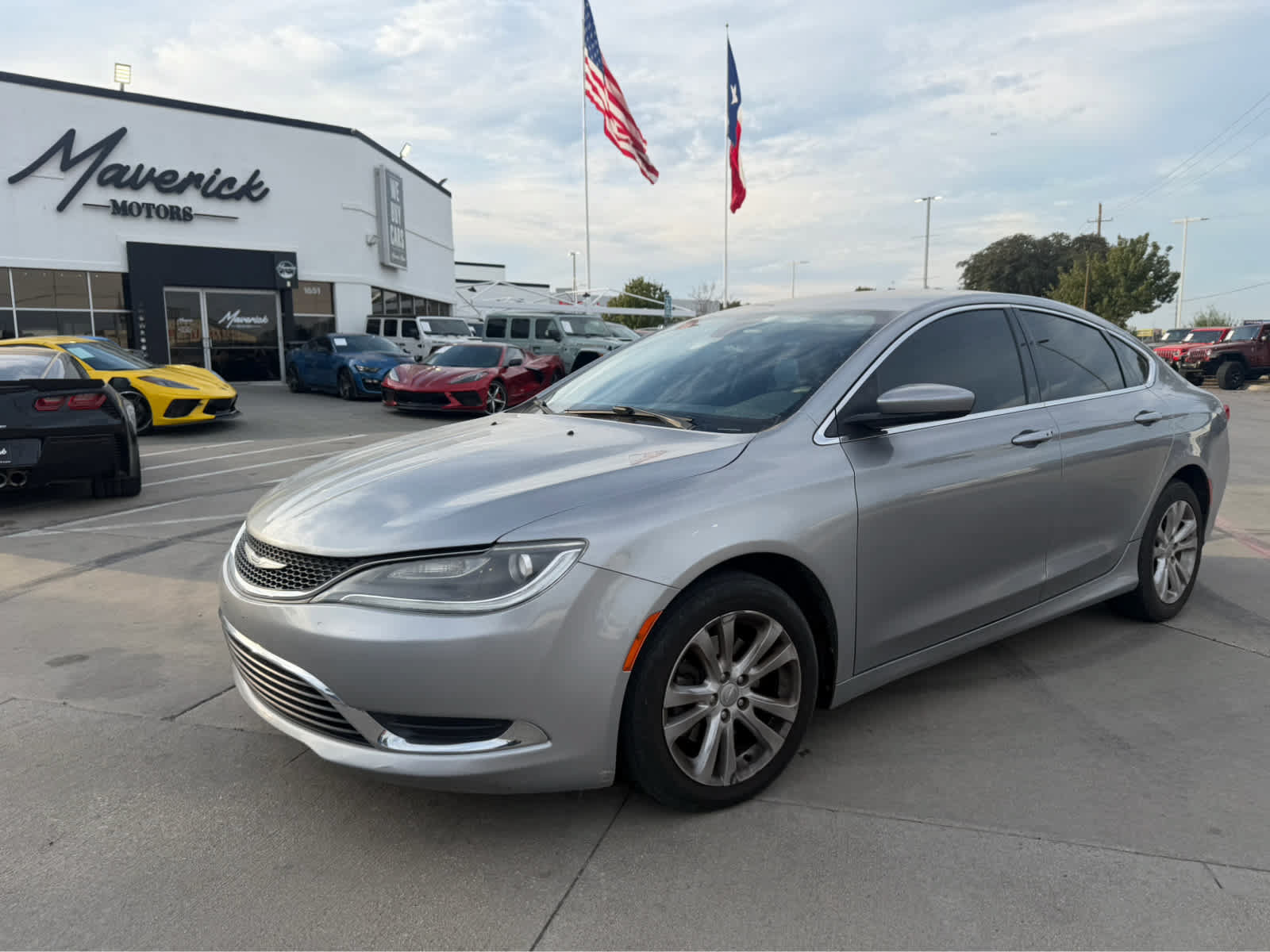 Used 2015 Chrysler 200 Limited w/ Convenience Group FWD image 1