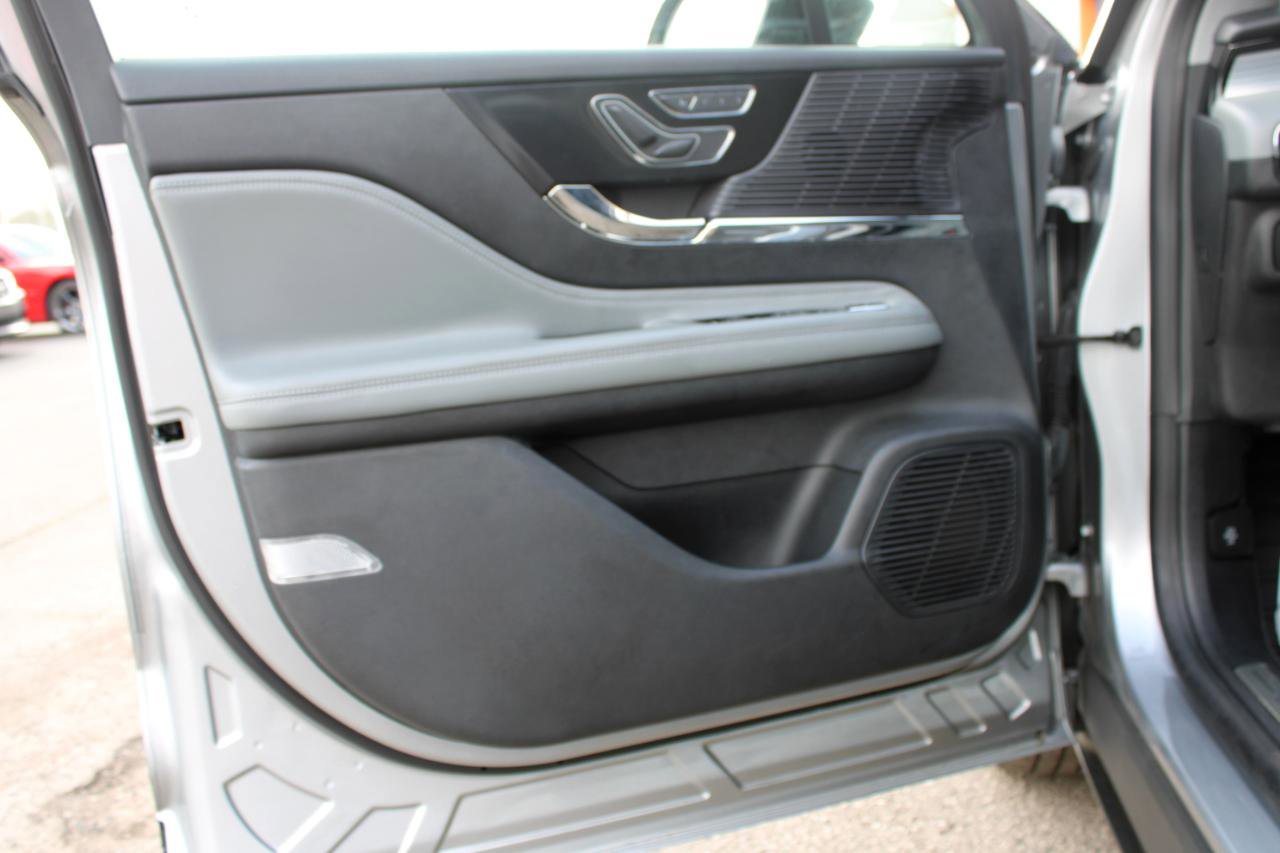 Used 2022 Lincoln Corsair Reserve w/ Elements Package FWD image 15