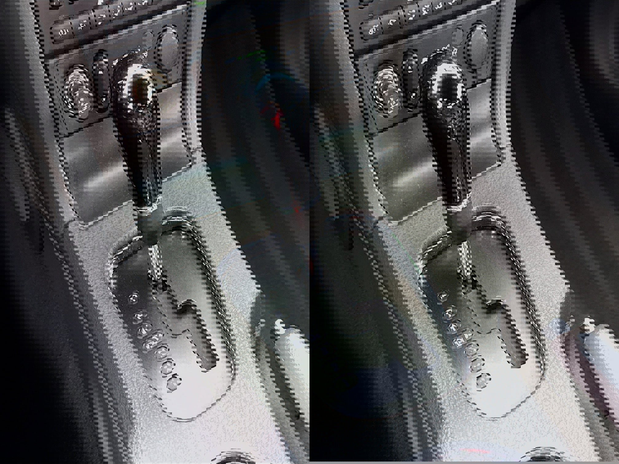 Used 2002 Ford Thunderbird image 17