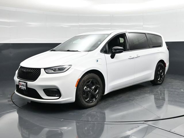 Certified 2024 Chrysler Pacifica Select image 5