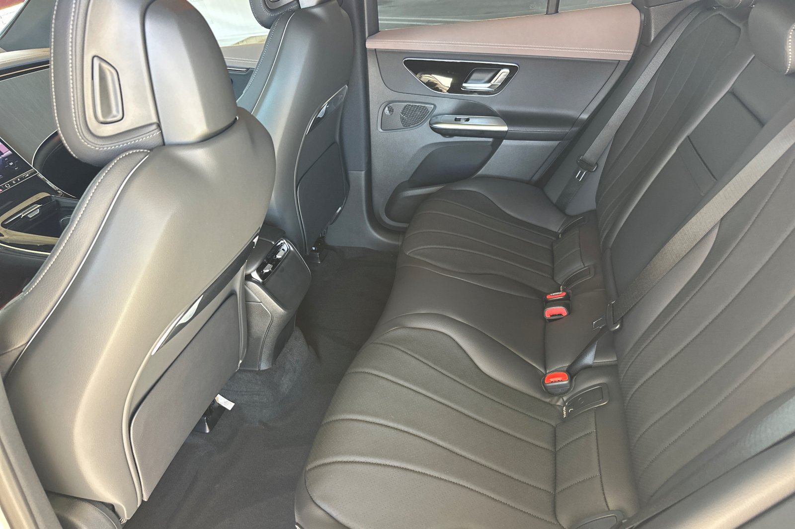 New 2027 Mercedes-Benz EQE 320 4MATIC SUV image 12