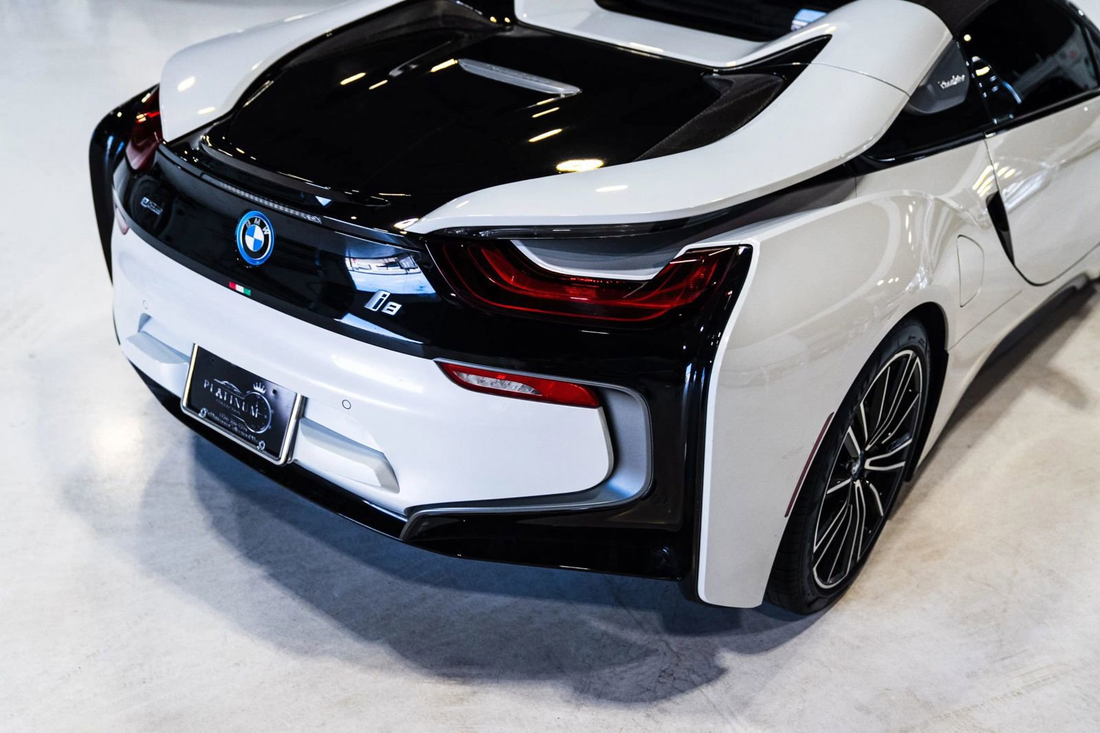 Used 2019 BMW i8 Roadster image 30
