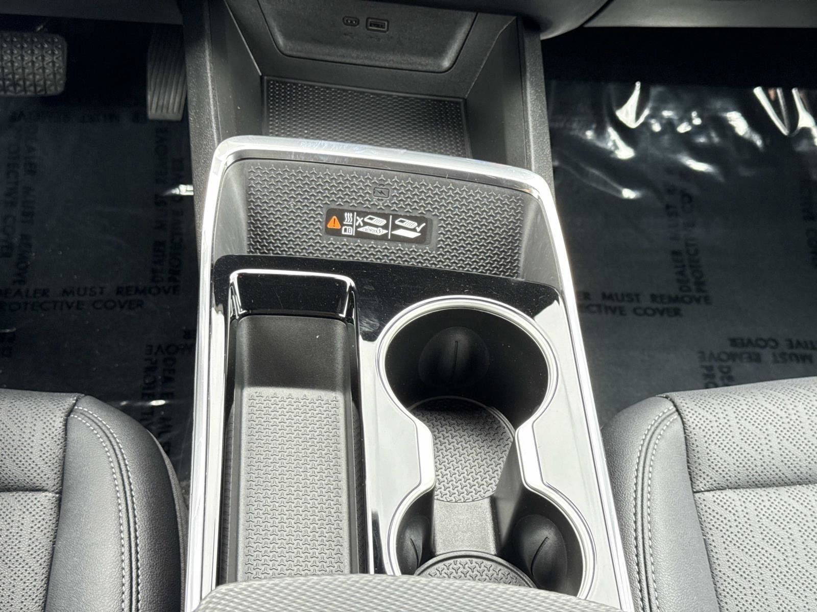 Used 2025 Chevrolet Equinox LT w/ Convenience Package II image 6