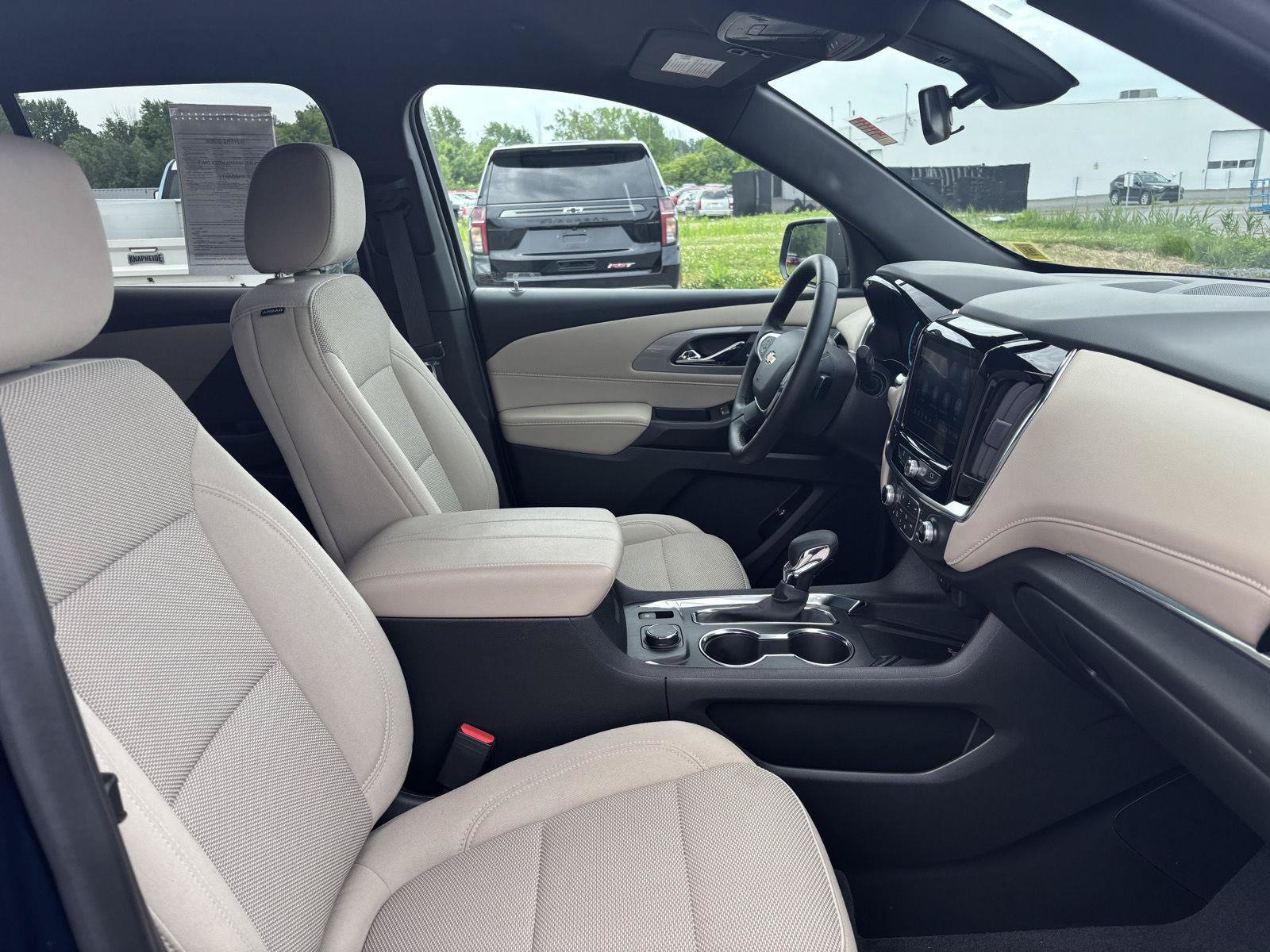 Used 2023 Chevrolet Traverse LT AWD/4WD image 38