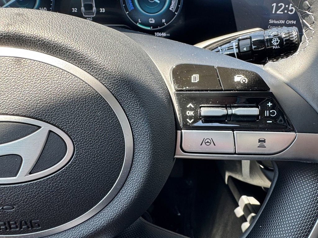 Certified 2025 Hyundai Elantra Limited image 18