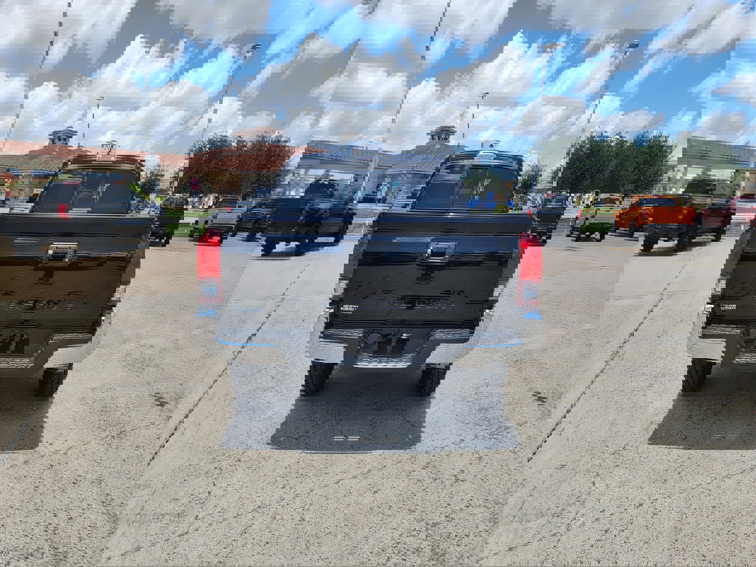 Used 2023 Toyota Tacoma SR5 w/ SR5 Appearance Package image 6