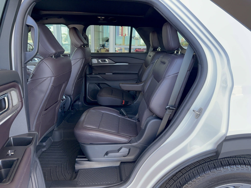 Certified 2025 Ford Explorer Platinum image 12