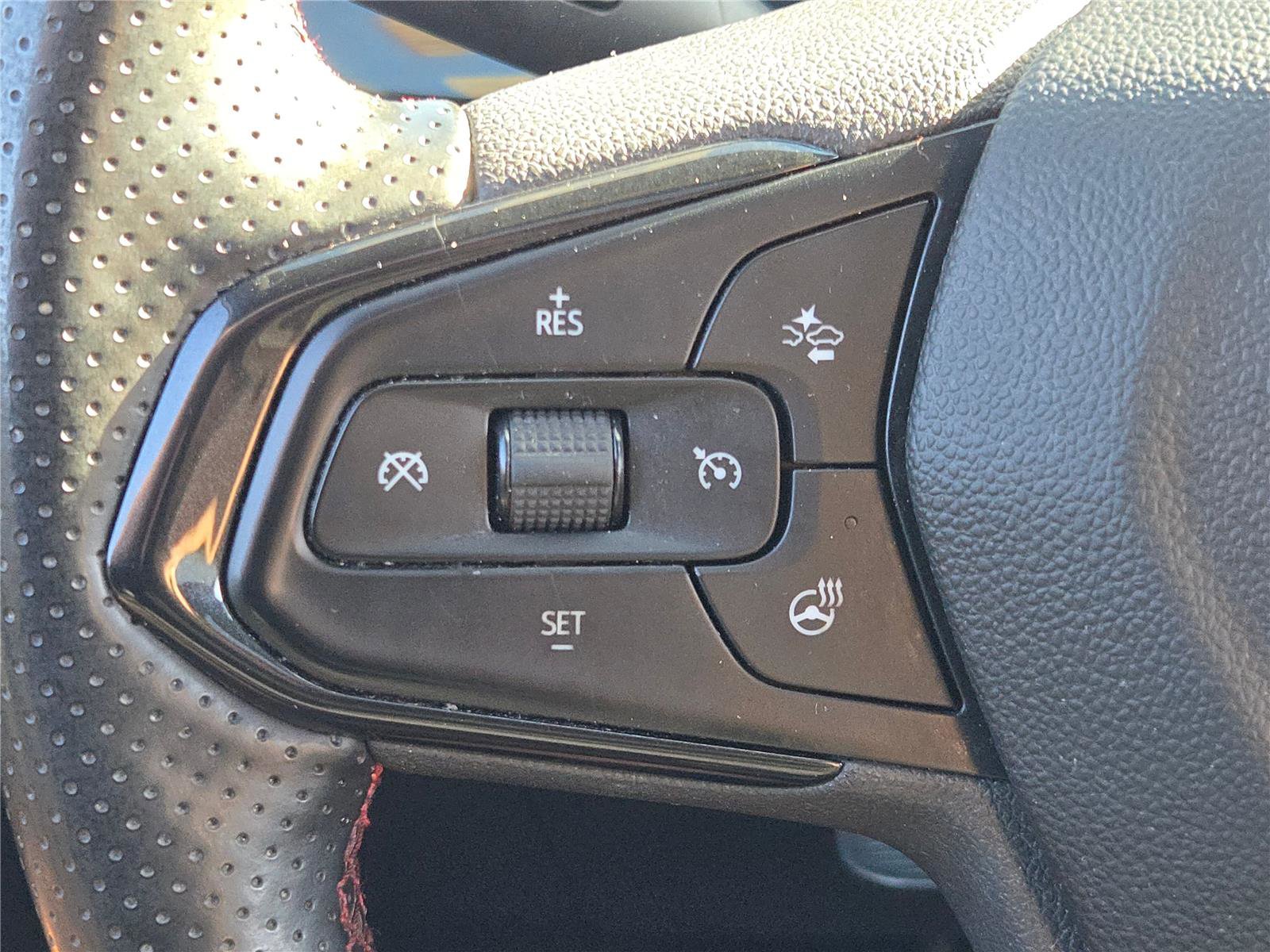 Used 2024 Chevrolet Trax RS w/ Sunroof Package image 32