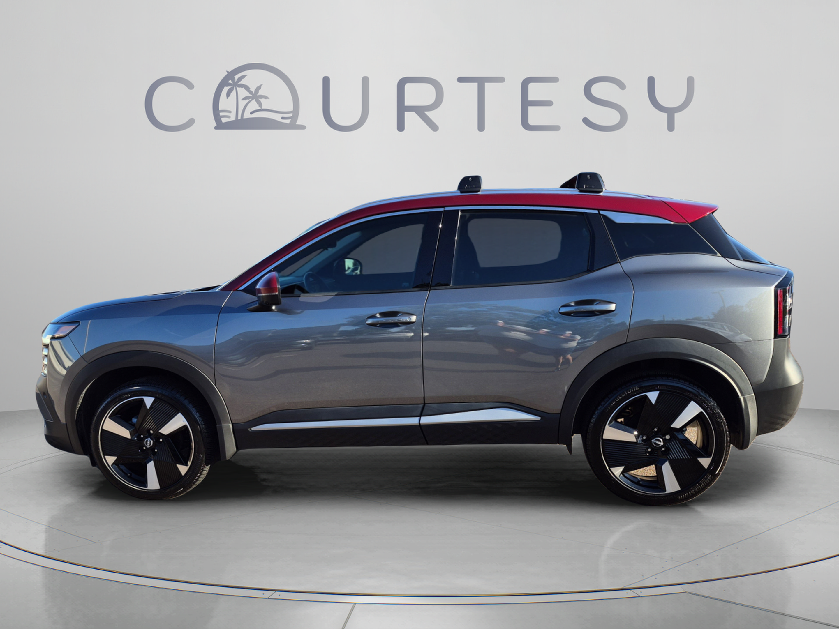 Certified 2025 Nissan Kicks SR FWD image 2