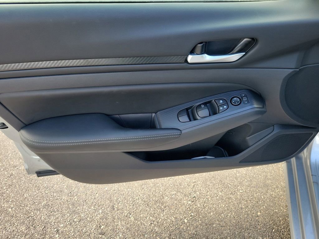 Used 2025 Nissan Altima 2.5 SV w/ SV Premium Package image 16
