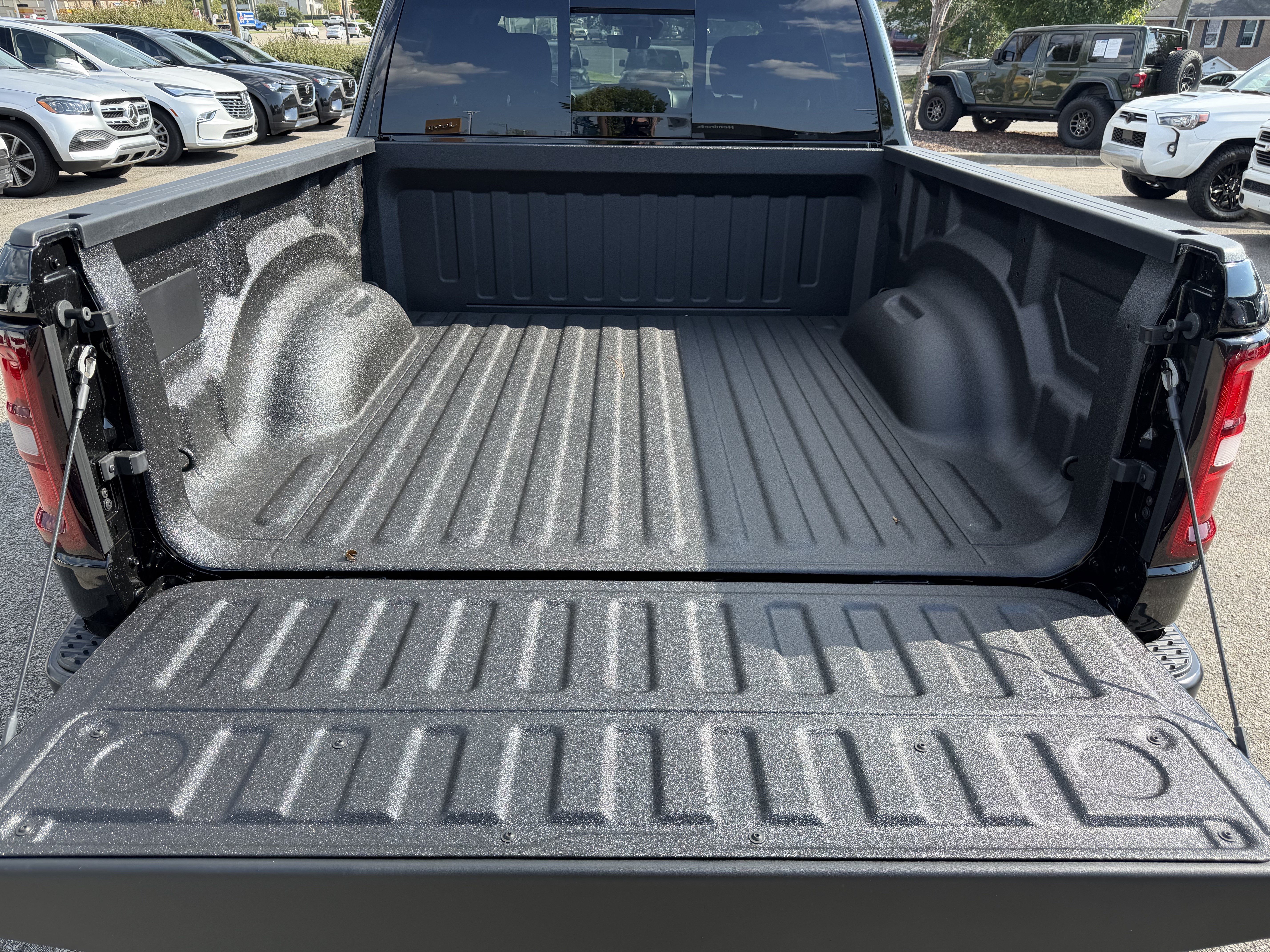 New 2026 RAM 1500 Warlock AWD/4WD image 31