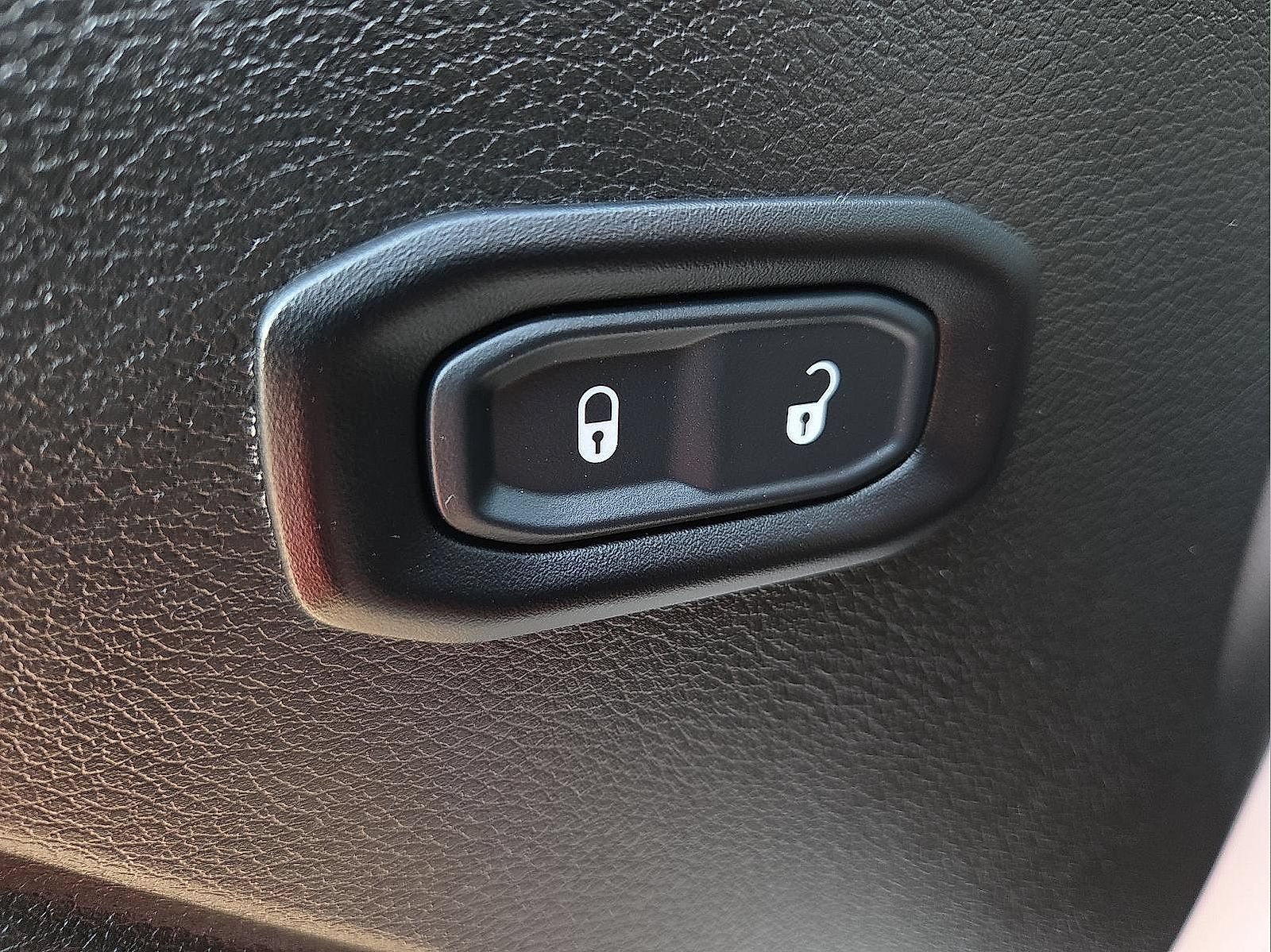 Used 2025 Jeep Wrangler Unlimited Sport AWD/4WD image 15