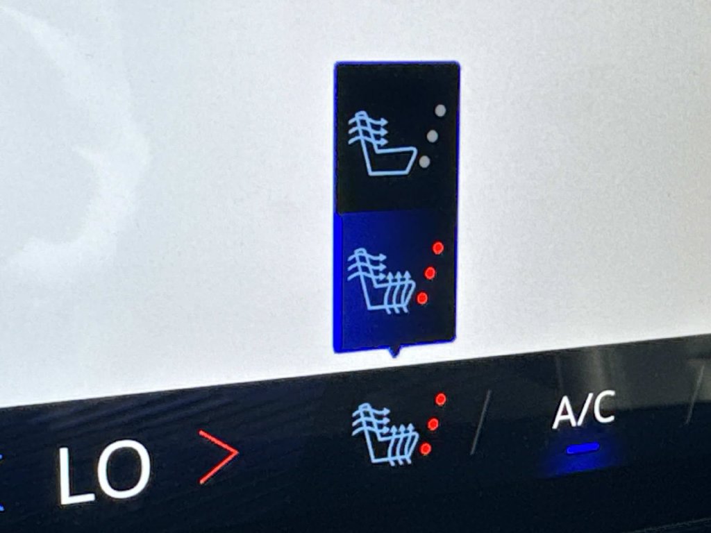 Used 2025 Chevrolet Suburban LT w/ Comfort Package AWD/4WD image 23