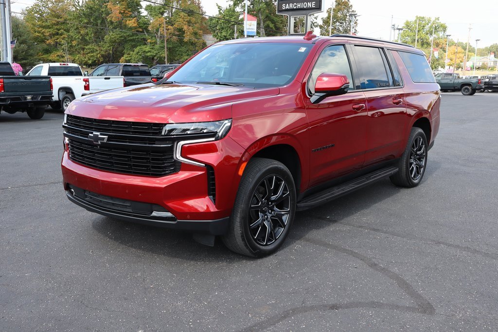 Used 2024 Chevrolet Suburban RST w/ Luxury Package image 35