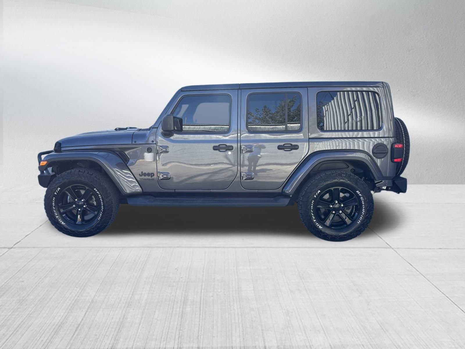 Used 2021 Jeep Wrangler Unlimited Sahara image 3