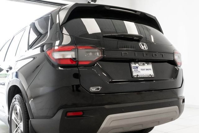 Used 2025 Honda Pilot EX-L image 10