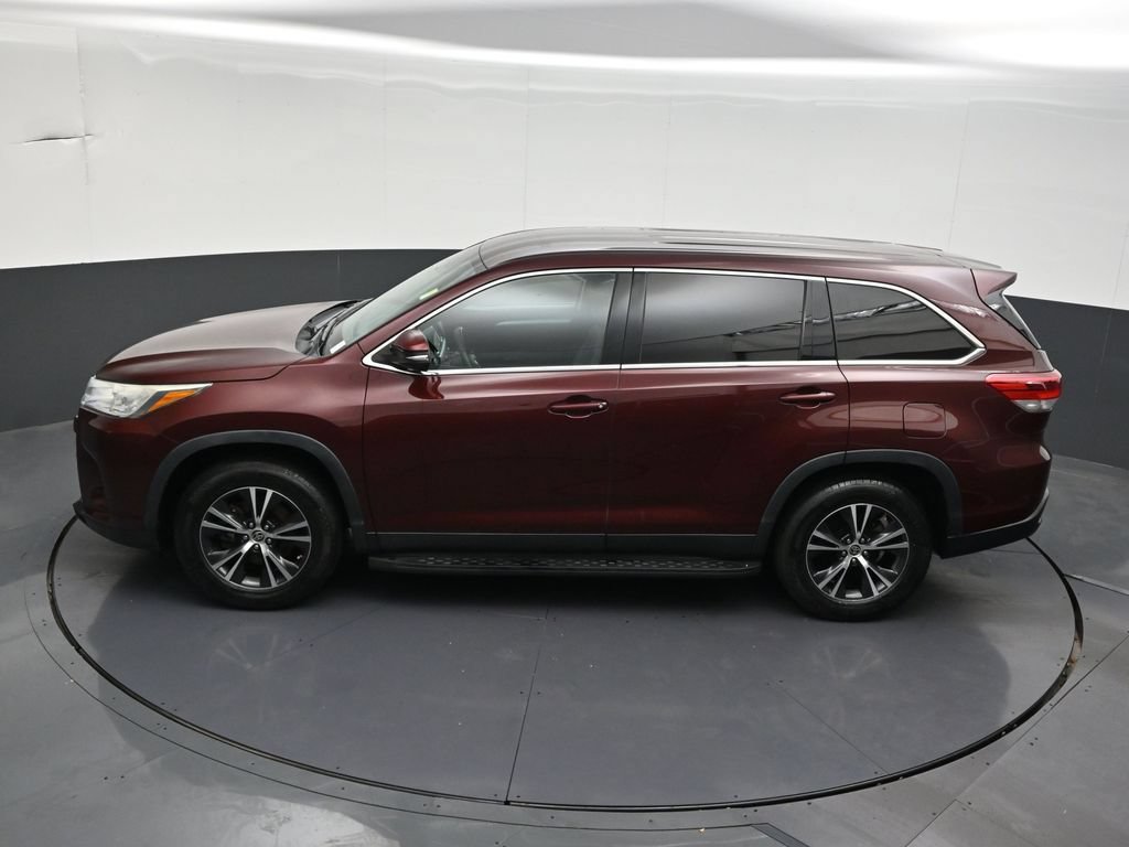 Used 2019 Toyota Highlander LE FWD image 17