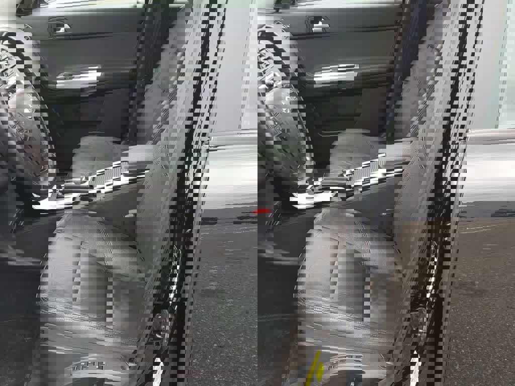 Used 2011 Volvo S40 T5 w/ Preferred Pkg FWD image 15