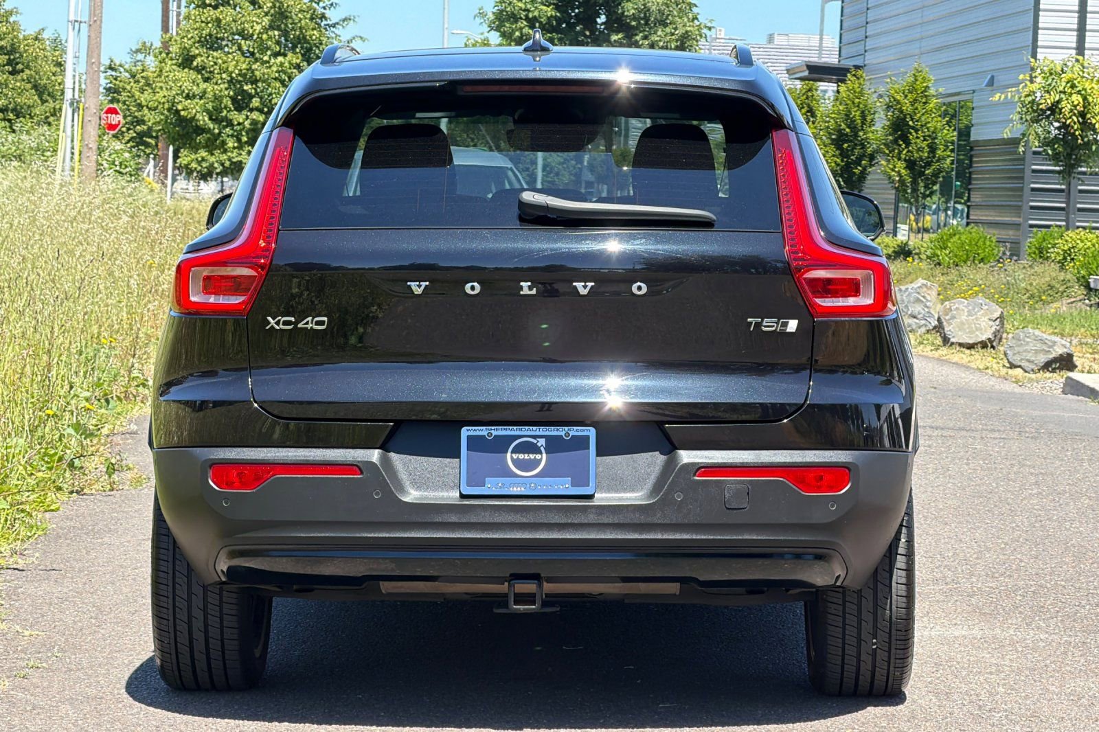 Used 2022 Volvo XC40 T5 R-Design w/ Advanced Package AWD/4WD image 4